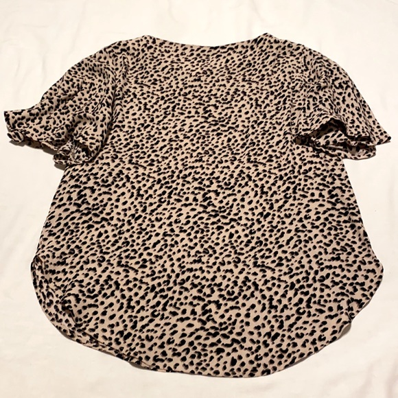 H&M Short Sleeve Crew Neck Leopard Print Blouse - Picture 3 of 6